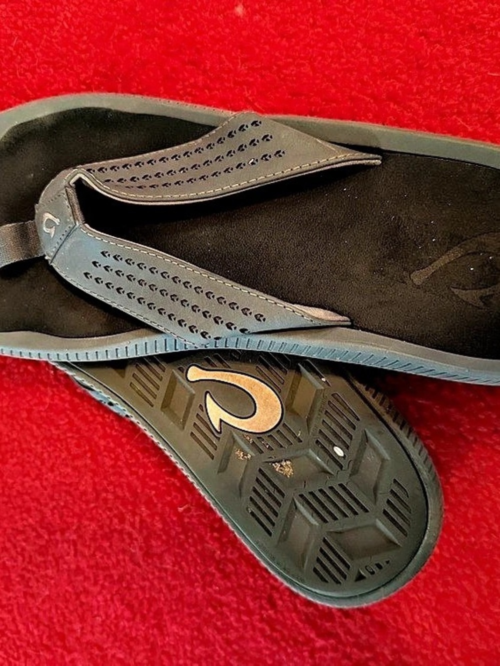 OluKai Ulele Men's Black Slides US 11 / EU 44